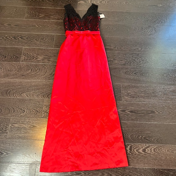 Red Lace And Satin Evening Gown Homecoming Prom Dress - Picture 4 of 6